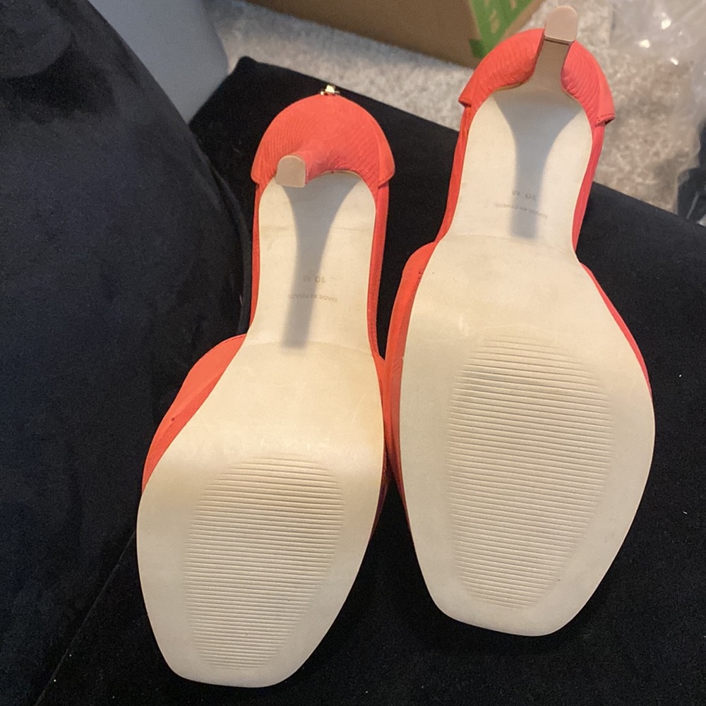 Beautiful Coral Sandals - Picture 4 of 6